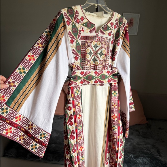 Embroidered Palestinian Thob - Picture 3 of 6